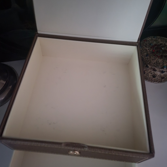 Brown Jewelry Box. - Picture 3 of 5
